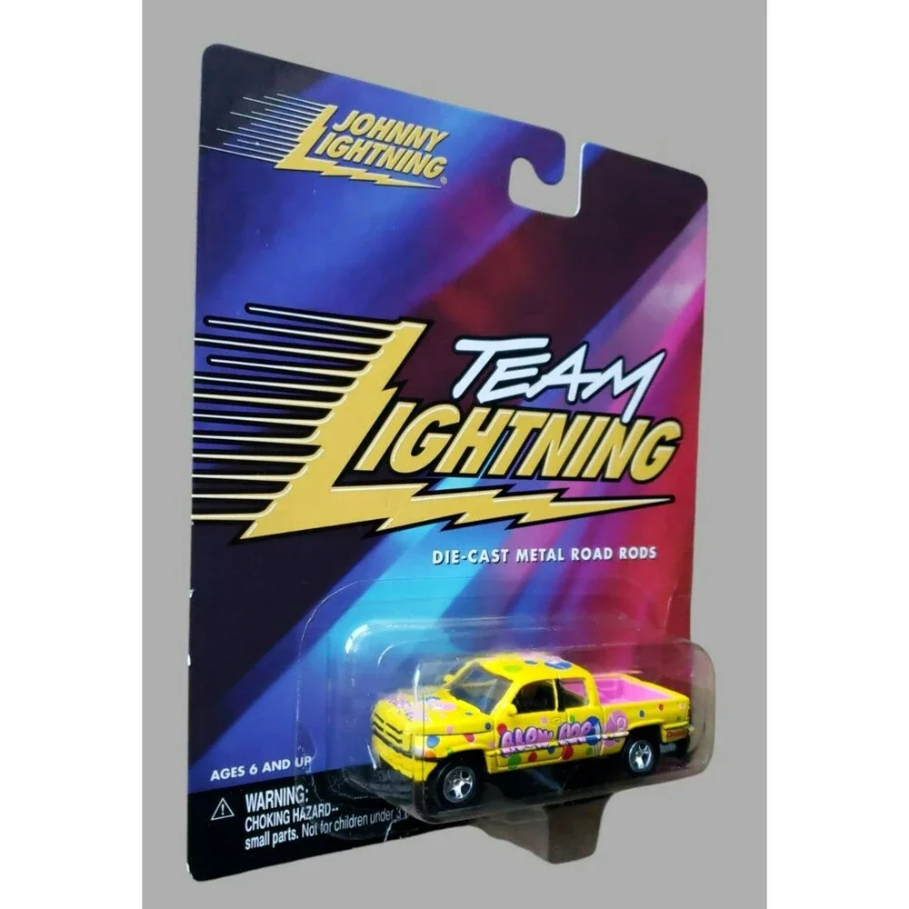 VGT 2000 Johnny Lightning 1996 DODGE RAM BLOW POP Yellow 1/6 Team Lightning 1:64